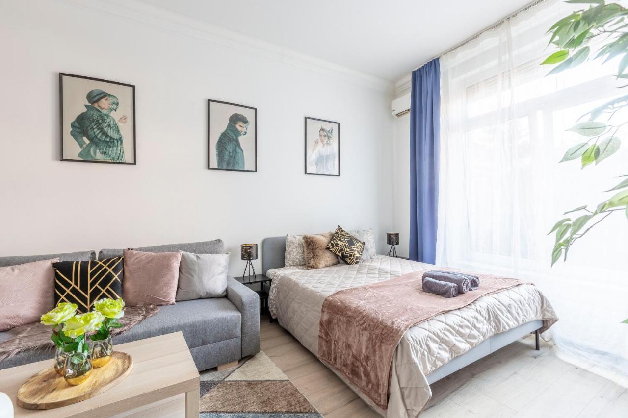 Deluxe Quentin Apartment Next To The Synagogue — Photos 1