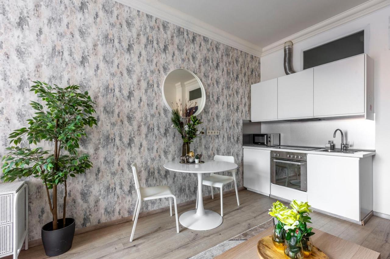 Deluxe Quentin Apartment Next To The Synagogue — Photos 3